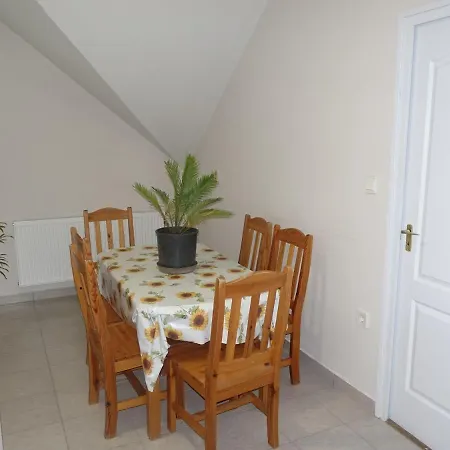 - Balaton 18408 Appartement *