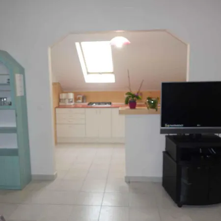 - Balaton 18408 Appartement